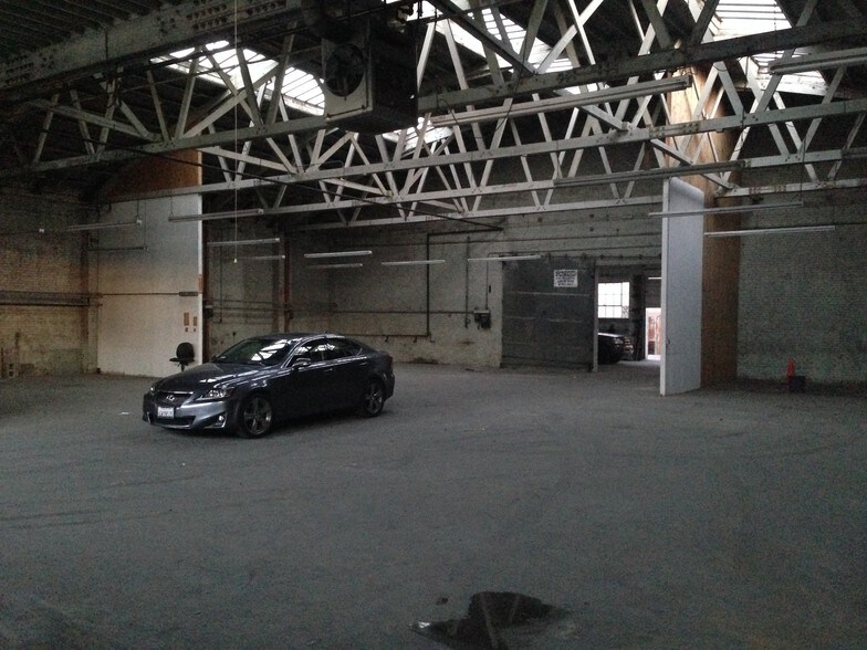 More Photos Of 1704 Hooper Ave, Los Angeles Manufacturing For Lease