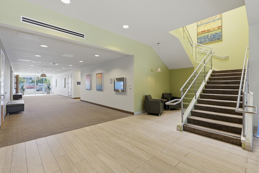 More Photos Of 6010 Hidden Valley Rd, Carlsbad Medical For Lease