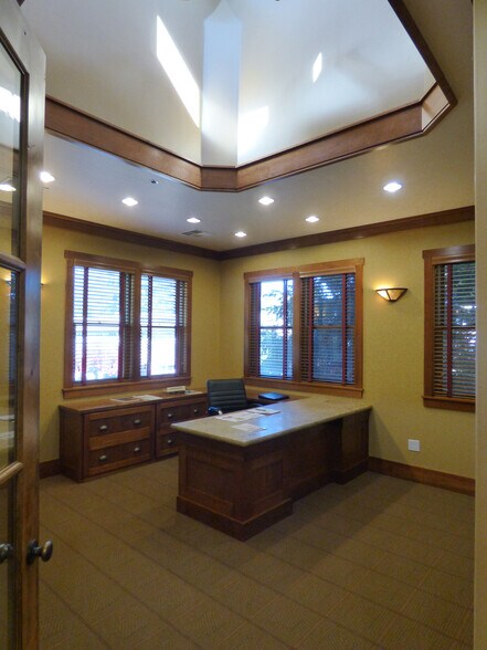 More Photos Of 402 Railroad Ave, Danville Storefront Retail Office For Lease