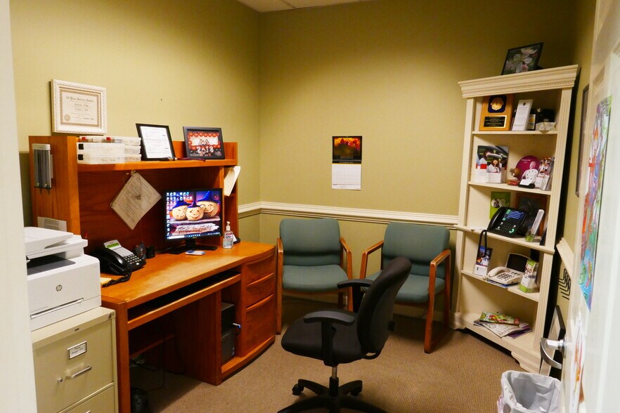 More Photos Of 142 Linden Dr, Winchester Office For Sale
