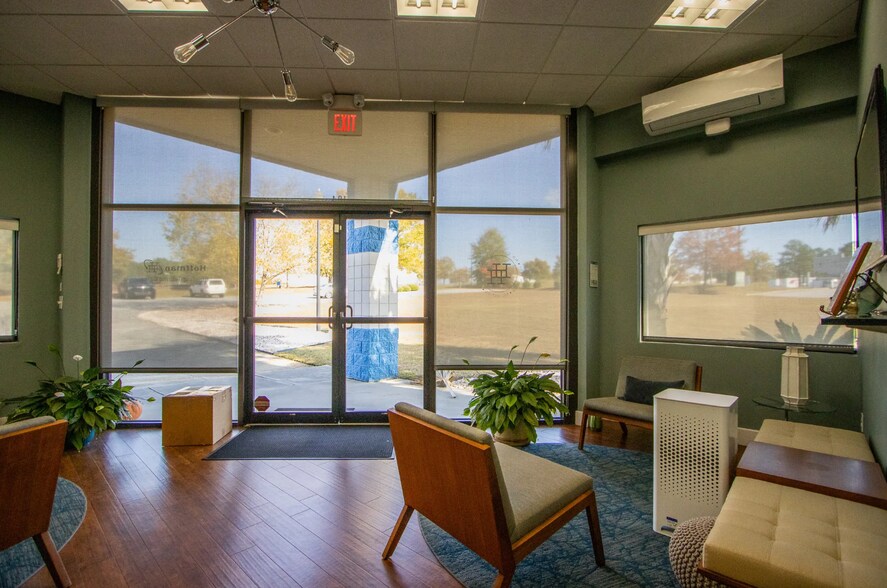 More Photos Of 104 Vantage Point Dr, West Columbia Showroom For Lease