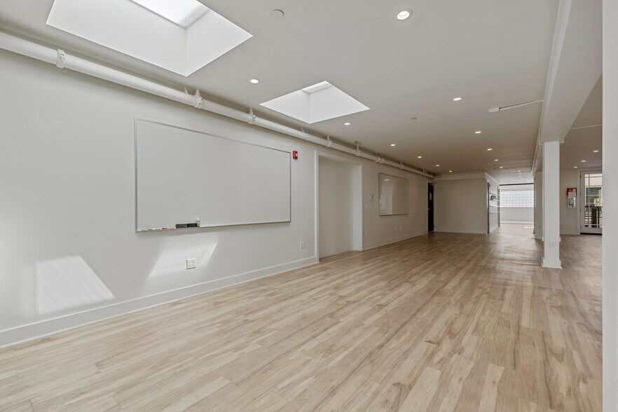 More Photos Of 320 Judah St, San Francisco Loft Creative Space For Lease