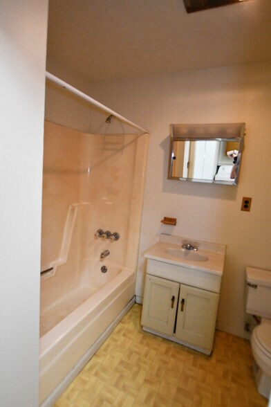 More Photos Of 727 River Dr, Irvine Apartments For Sale