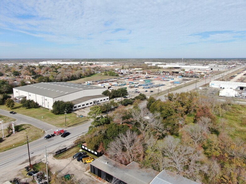 More Photos Of 9803 Sheldon Rd, Houston Manufacturing For Lease