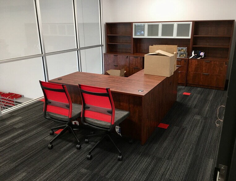 More Photos Of 23 W Pike St, Houston General Retail For Sale