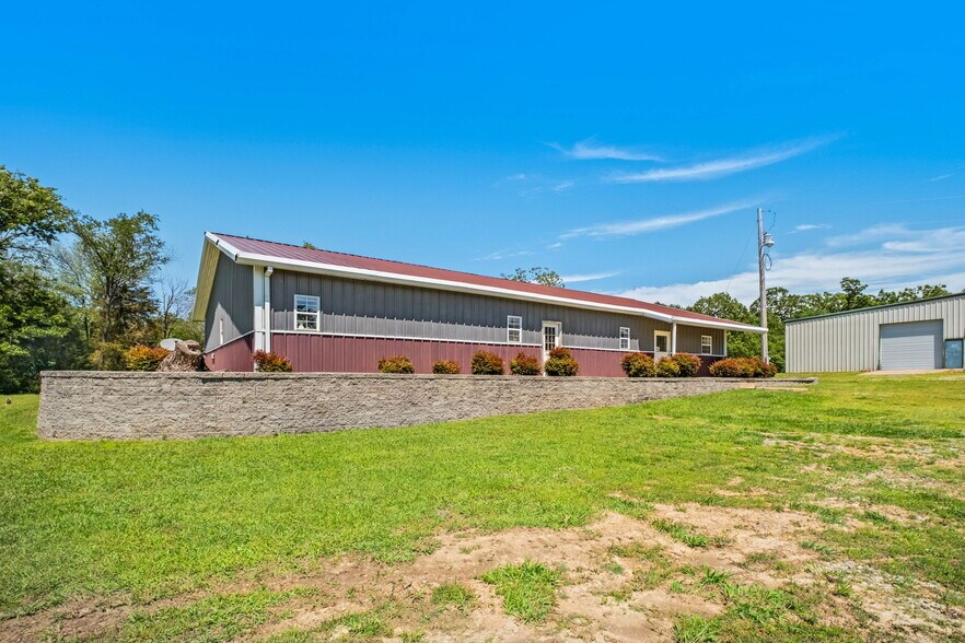 More Photos Of 23044 Honey Creek Rd, Sulphur Springs Distribution For Sale