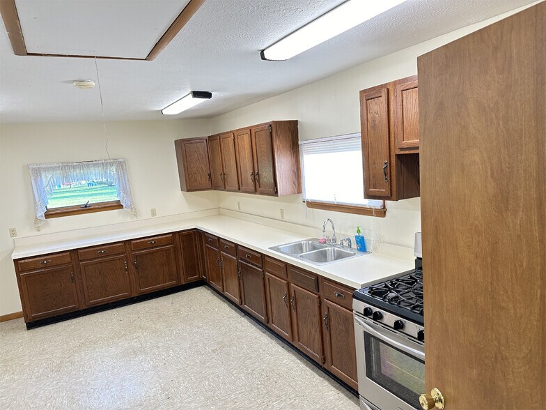 More Photos Of 68740 East St, Edwardsburg Specialty For Sale