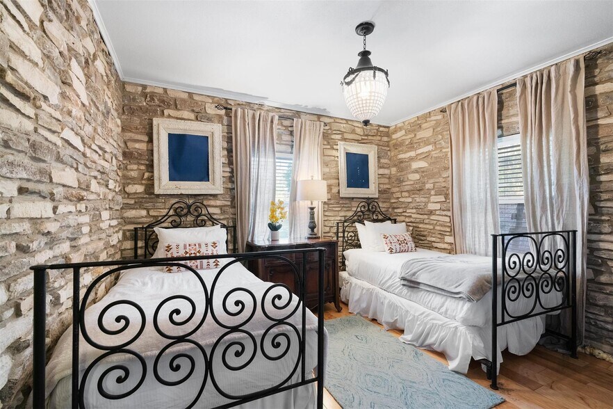 More Photos Of 5507 Travis Cook Rd, Austin Specialty For Sale