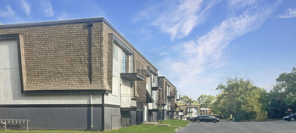 More Photos Of 9805 E 61st St, Kansas City Apartments For Sale