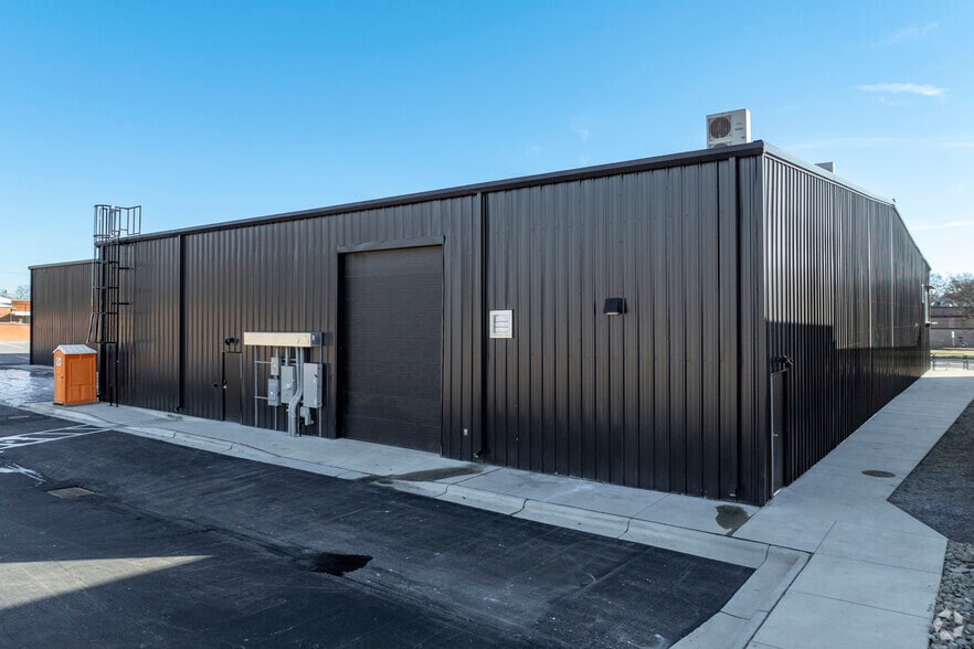 More Photos Of 618 Franklin Blvd, Gastonia Flex For Lease