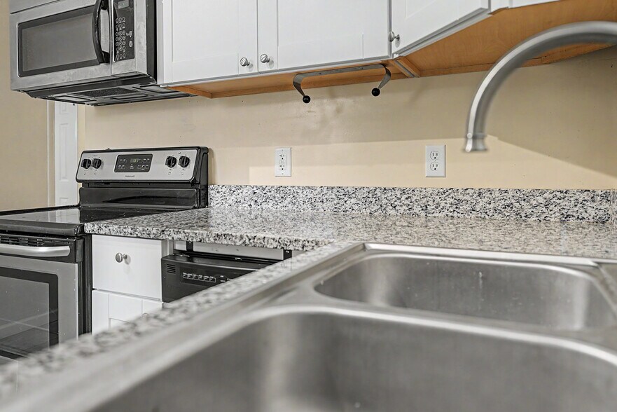More Photos Of 559 Pulaski St, Athens Specialty For Sale