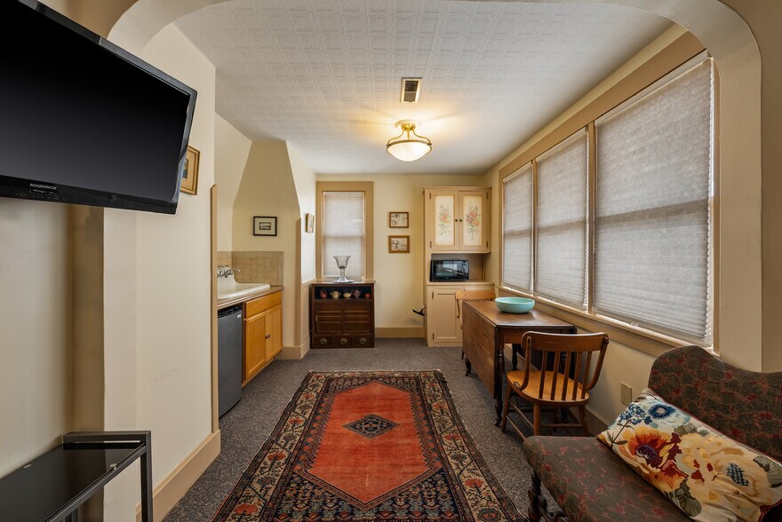 More Photos Of 809 Hall St, Saint Joseph Hospitality For Sale