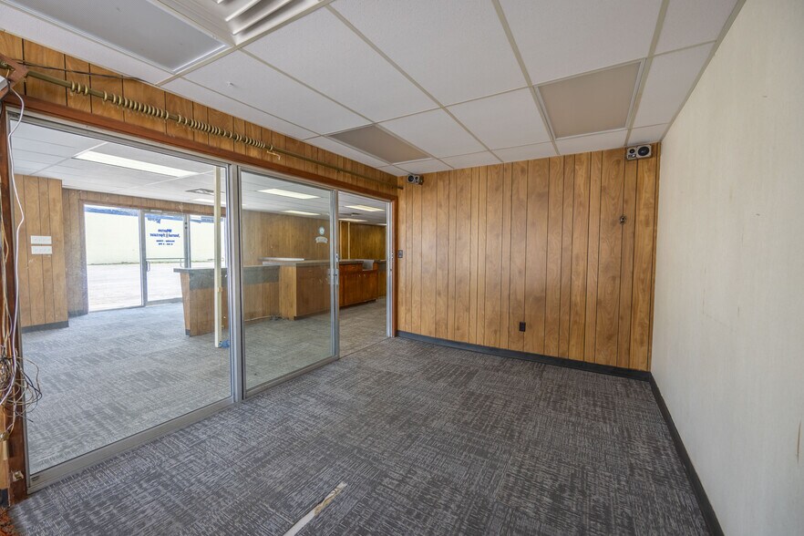 More Photos Of 115 W Burleson St, Wharton Restaurant For Sale