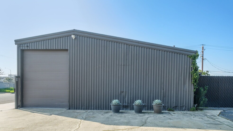 More Photos Of 1520-1528 N Sierra Vista Ave, Fresno Industrial For Sale