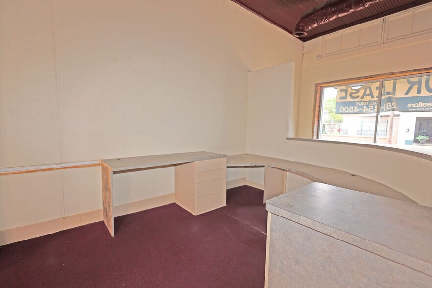More Photos Of 303 E Main St, Humble Office For Lease