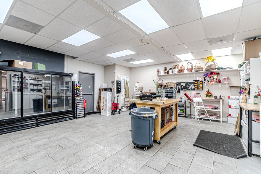 More Photos Of 16522-16536 Park Row, Houston Light Distribution For Lease