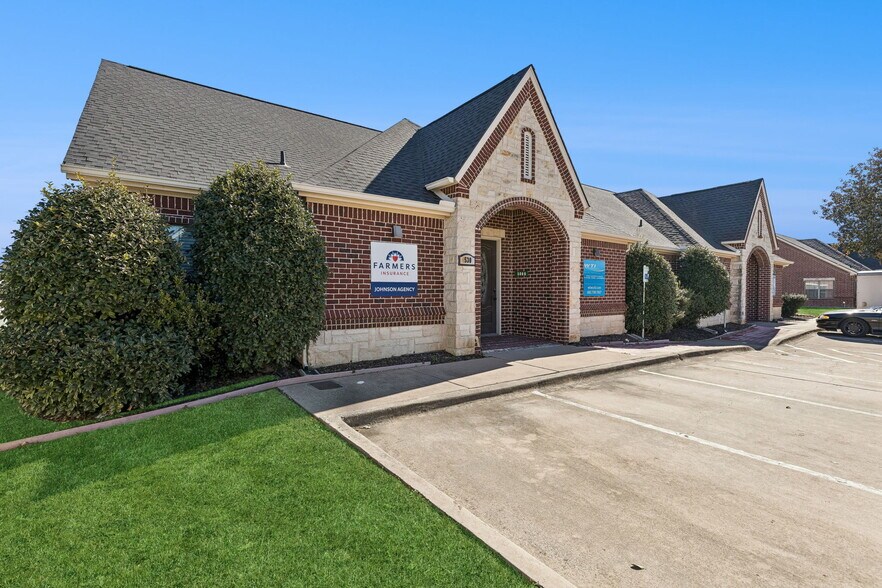 More Photos Of 6636 N Riverside Dr, Fort Worth Office For Lease