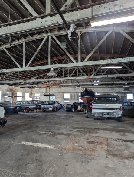 More Photos Of 13210 S Olde Western Ave, Blue Island Warehouse For Lease