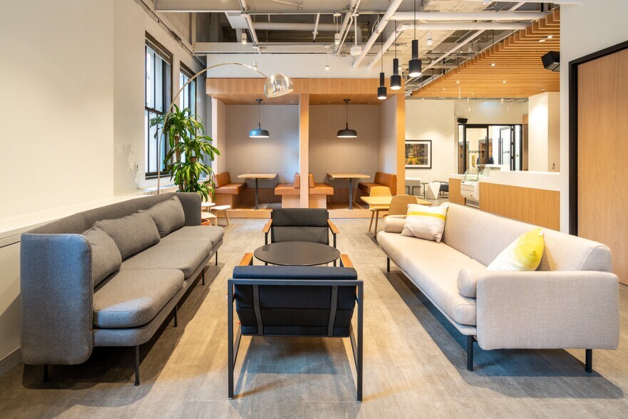 More Photos Of 320 Bay St, Toronto Coworking Space