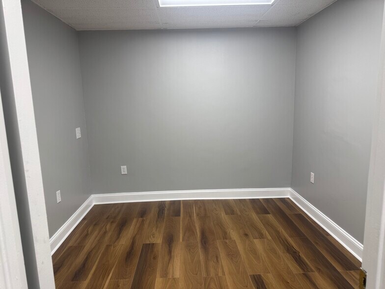 More Photos Of 100 E Pennsylvania Ave, Towson General Retail For Lease