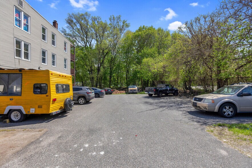 More Photos Of 203 S Leonard St, Waterbury Apartments For Sale