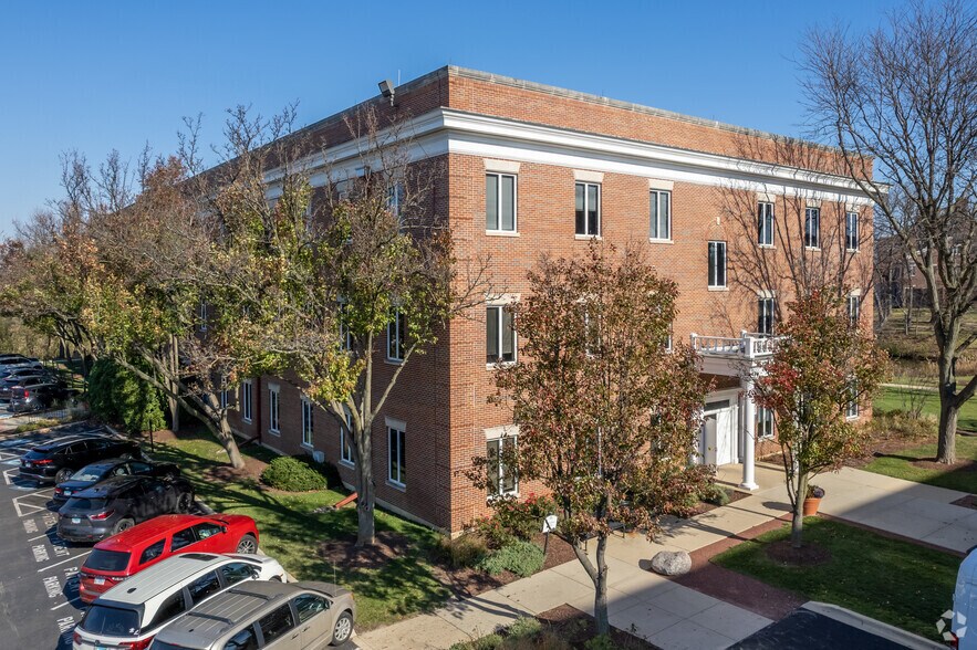 More Photos Of 911 N Elm St, Hinsdale Medical For Lease