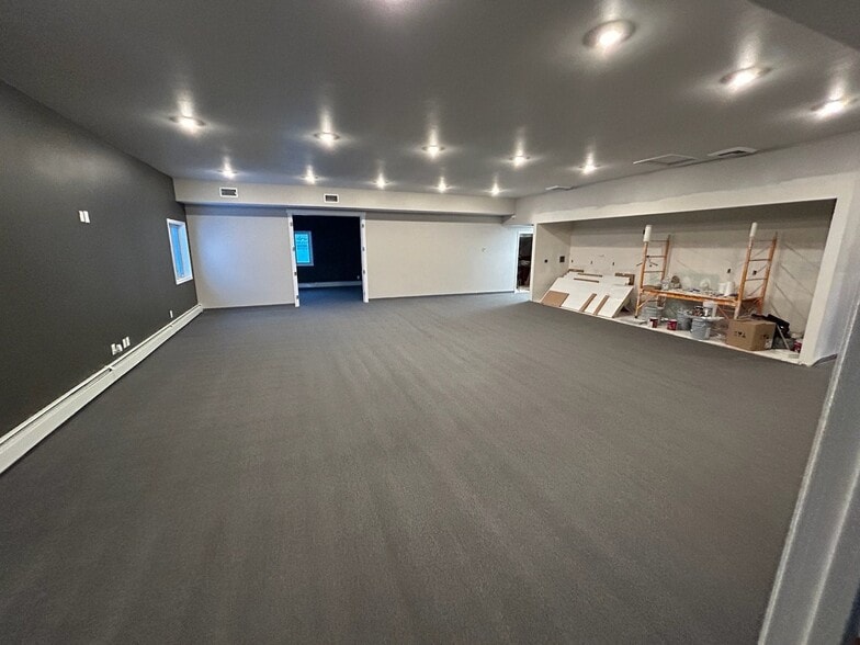 More Photos Of 399 Helmericks Ave, Fairbanks Flex For Lease