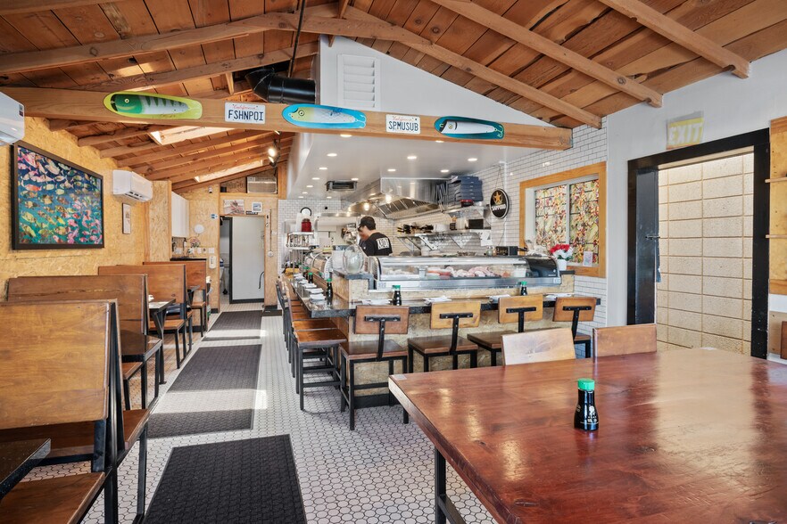 More Photos Of 916-918 N Coast Highway 101, Encinitas Restaurant For Sale