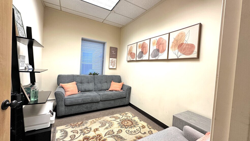 More Photos Of 1991 Smith St, Merrick Medical For Sale