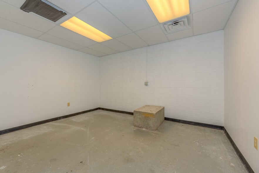 More Photos Of 530 Compton St, Broomfield Flex For Lease