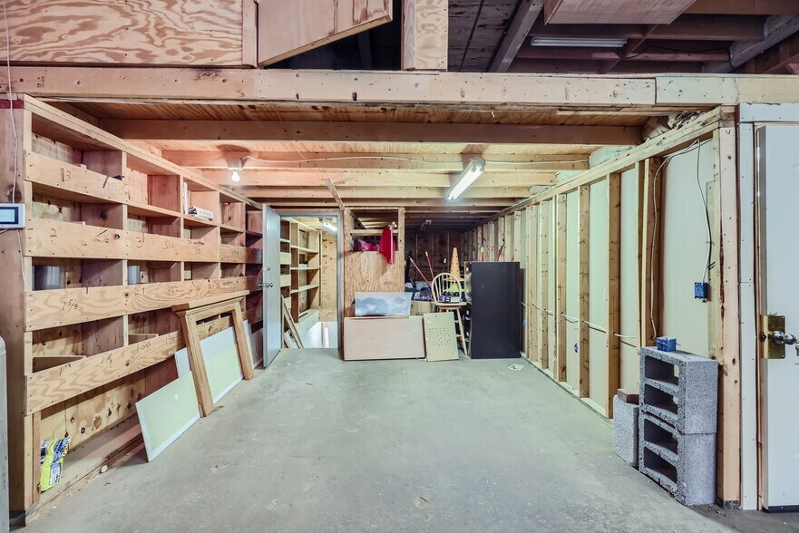 More Photos Of 2224 E Fayette St, Baltimore Warehouse For Lease