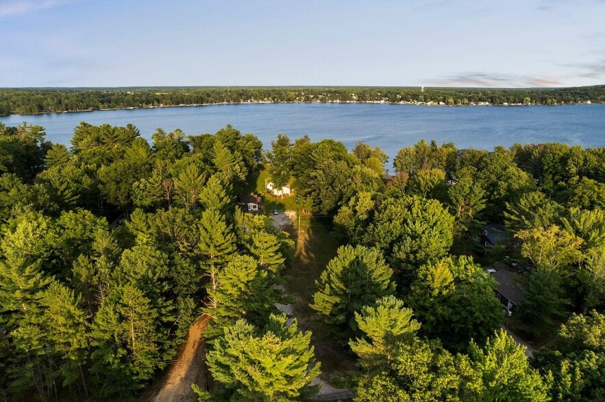 More Photos Of 3551 W Otsego Lake Dr, Gaylord Manufactured Housing Mobile Home Park For Sale