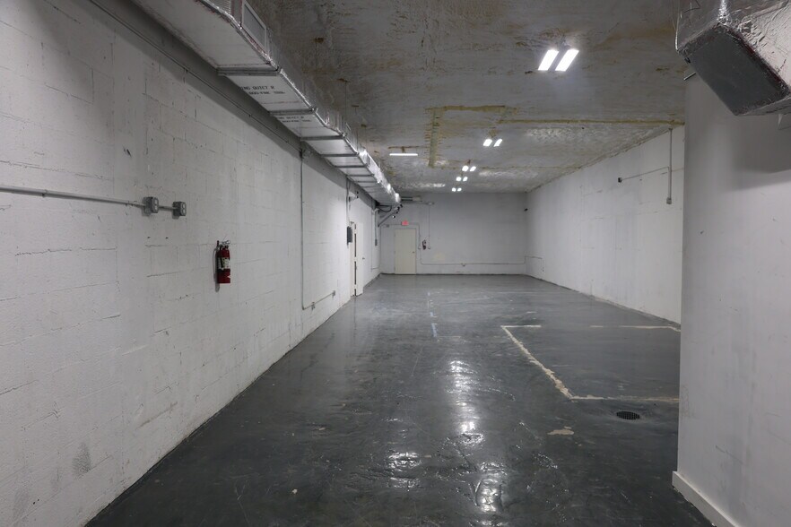 More Photos Of 1847 NW 21st St, Miami Warehouse For Lease
