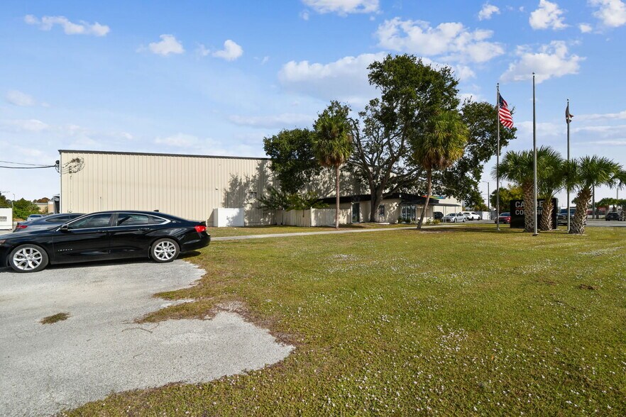 More Photos Of 4811 W Sligh Ave, Tampa Warehouse For Lease