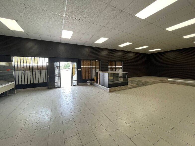 More Photos Of 913 N Chester Ave, Bakersfield Storefront For Lease