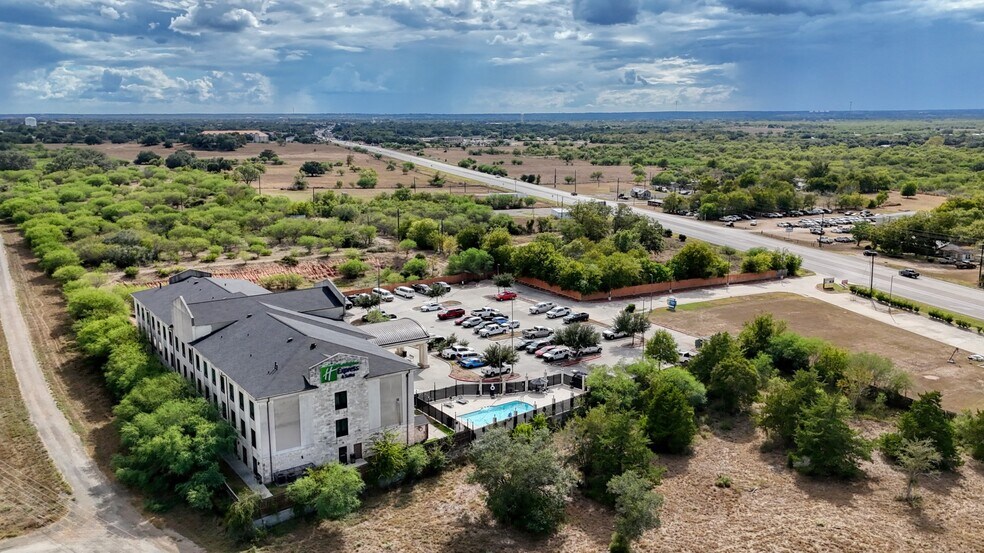 More Photos Of 3371 N Esplanade St, Cuero Hotel For Sale