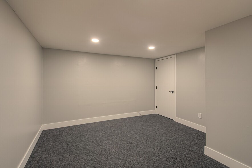 More Photos Of 1600 SW Market St, Lee's Summit Office For Sale