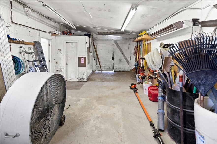More Photos Of 53 Somerset St, Hopewell Flex For Sale