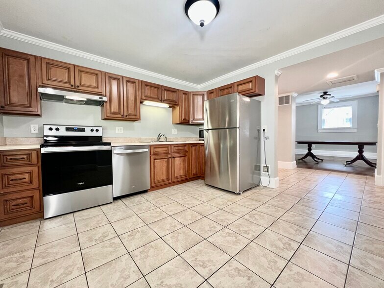 More Photos Of 2546 Reynolda Rd, Winston-Salem Medical For Lease