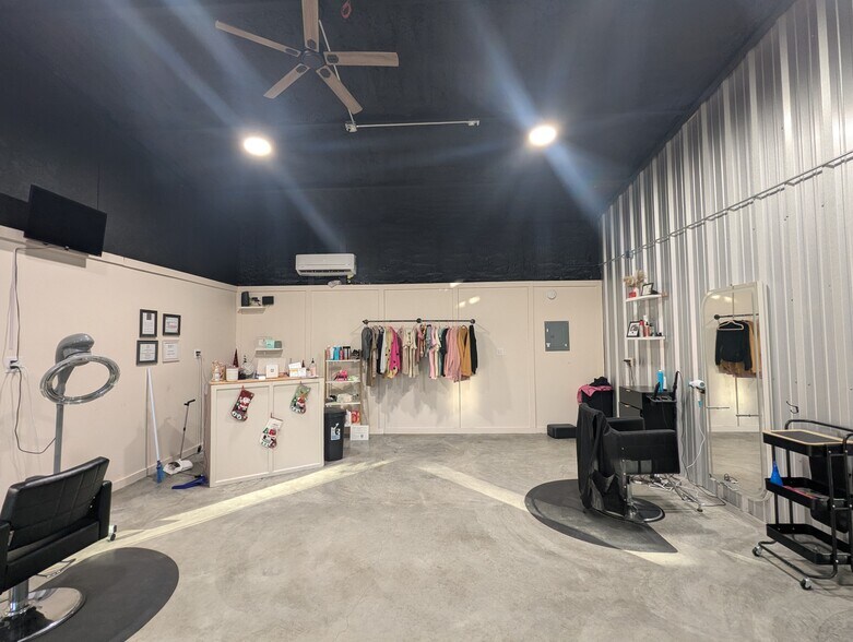 More Photos Of 660 Highway 105 E, Sour Lake General Retail For Lease