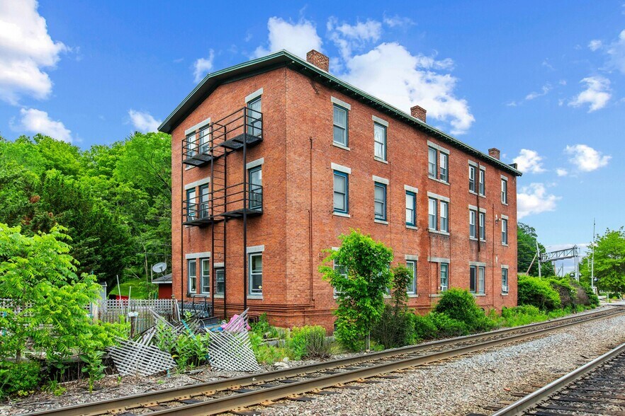 More Photos Of 4 Davis St, Shirley Apartments For Sale