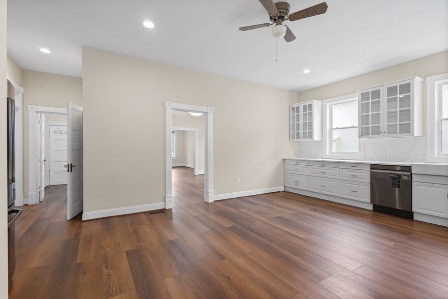 More Photos Of 8519 Chestnut Ave, Bowie Storefront For Sale