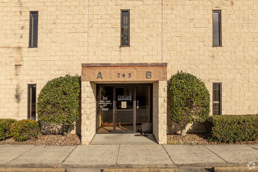 More Photos Of 745 Bluecrab Rd, Newport News Research And Development For Lease