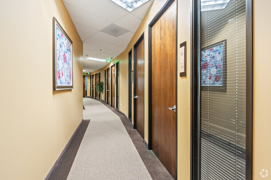 More Photos Of 1000 Town Center Dr, Oxnard Office For Lease