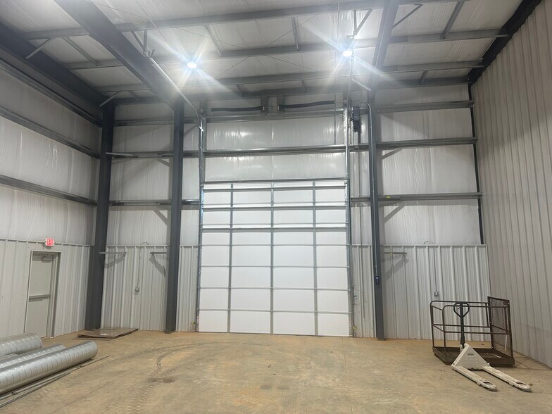 More Photos Of 9108 Warren H Abernathy Hwy, Spartanburg Light Manufacturing For Lease