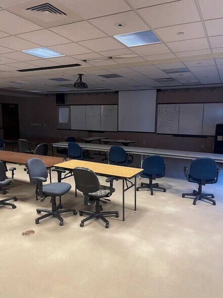 More Photos Of 14601 Hwy 41 N, Evansville Office For Lease