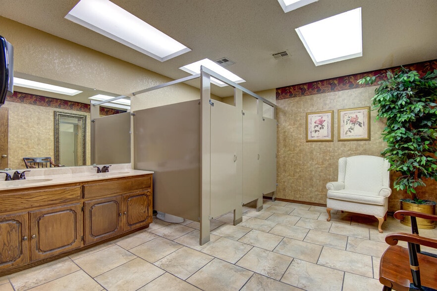 More Photos Of 2833 W Main St, Jenks Religious Facility For Sale