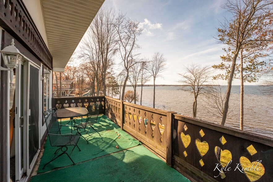 More Photos Of 104 W Houghton Lake Dr, Prudenville Hotel For Sale