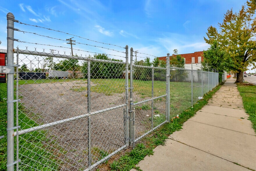 More Photos Of 4805 Livernois, Detroit Freestanding For Lease
