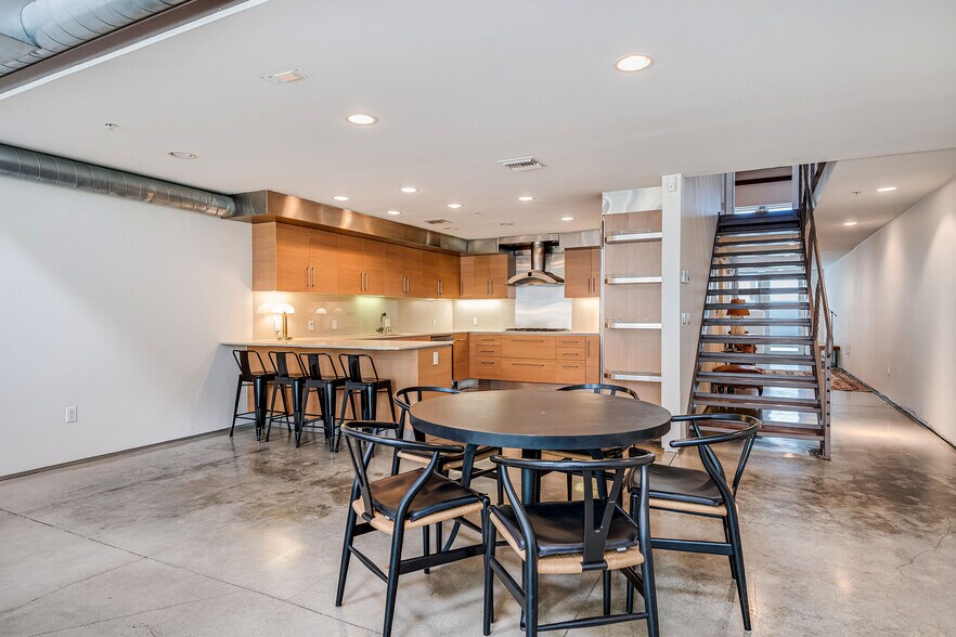 More Photos Of 2100 Abbot Kinney Blvd, Venice Office For Lease